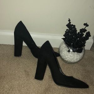 Velvet pumps